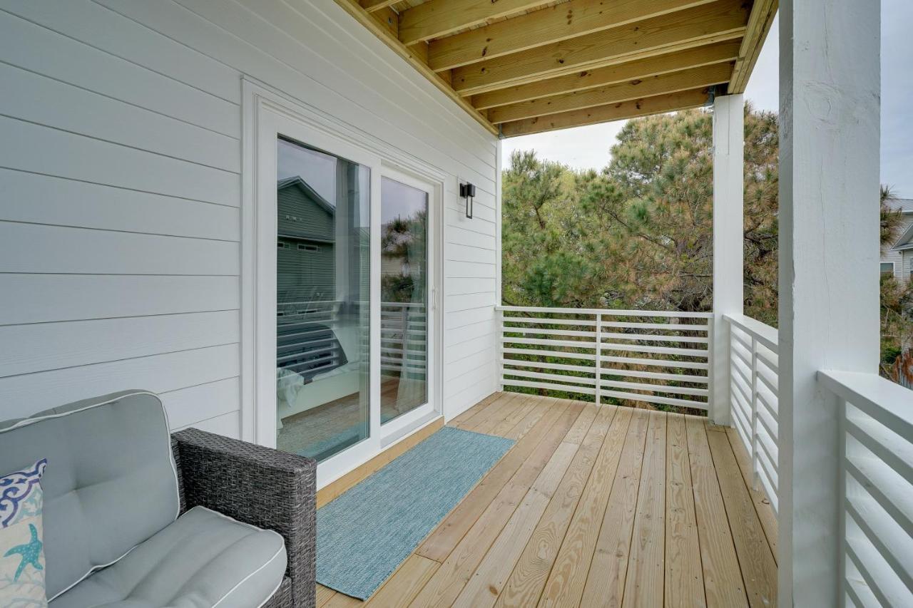 Modern With Rooftop Deck, Walk To Beach! Holiday home Carolina Beach