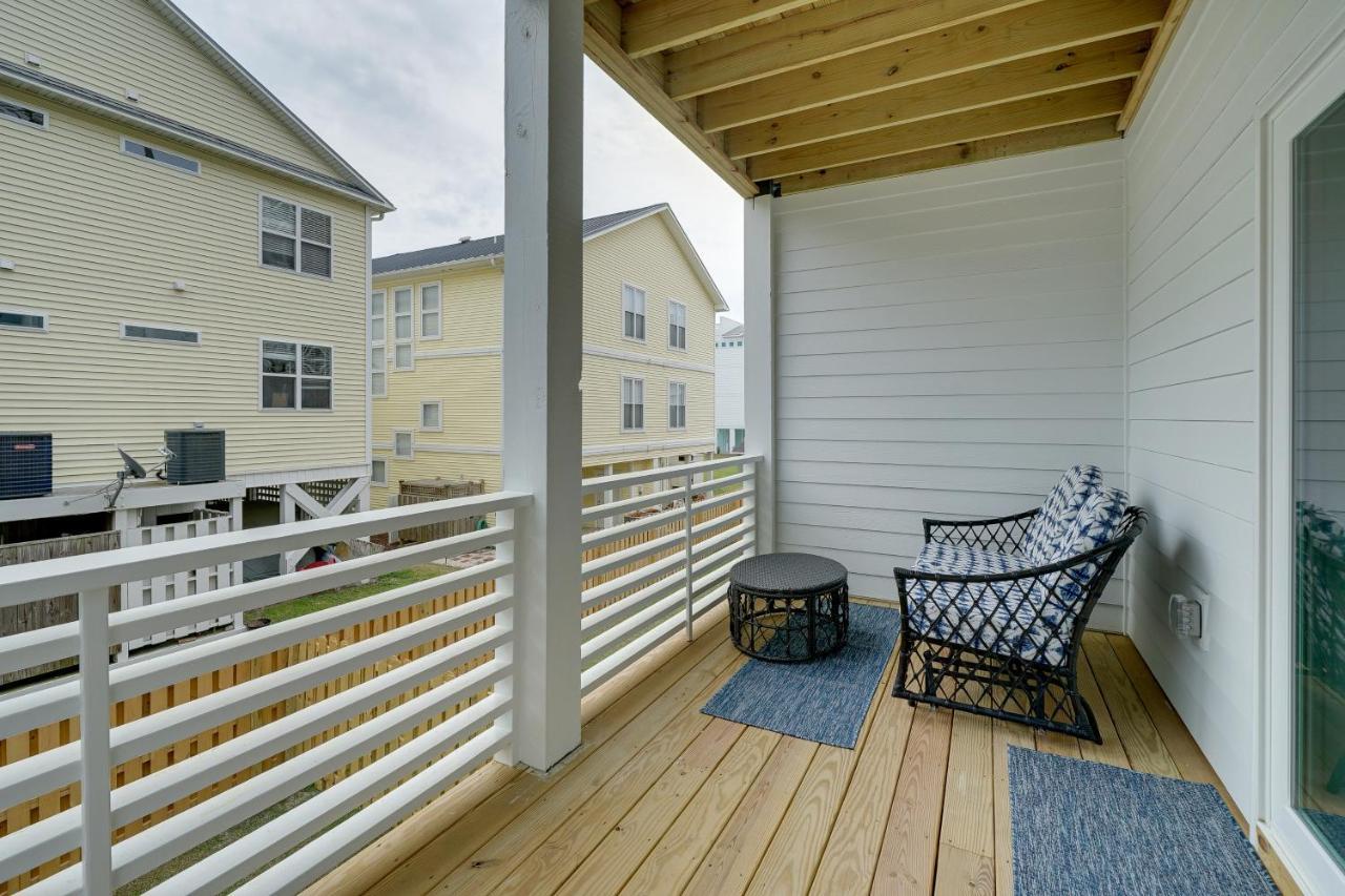 Modern With Rooftop Deck, Walk To Beach! Holiday home
