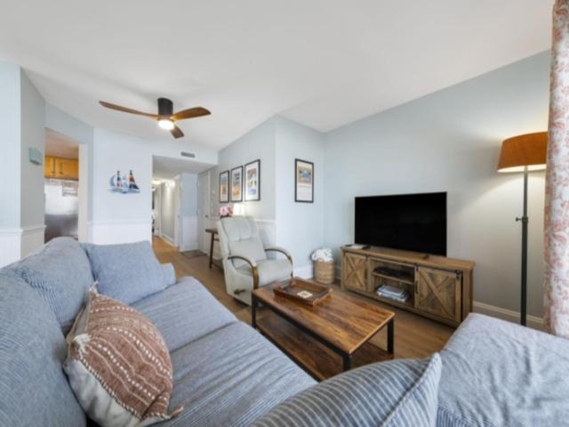 Fiddler Sunrise Apartment Carolina Beach