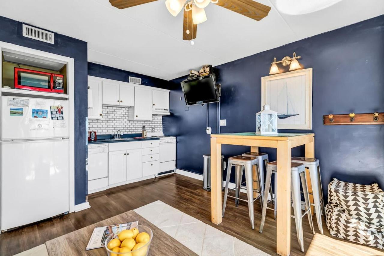 Nautical Oceanside Oasis Sleeps 4 Holiday home