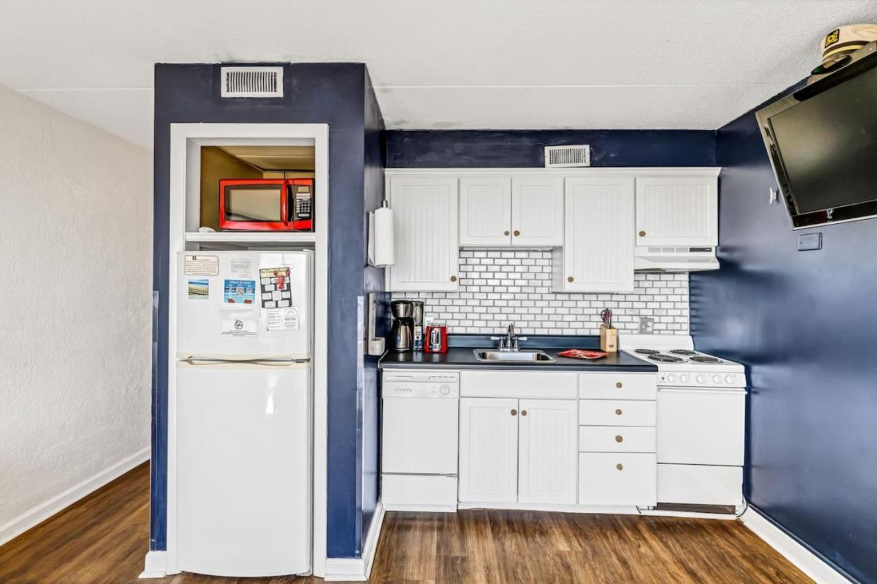 Nautical Oceanside Oasis Sleeps 4 Holiday home Carolina Beach