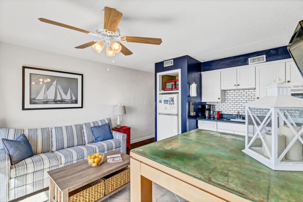 Nautical Oceanside Oasis Sleeps 4