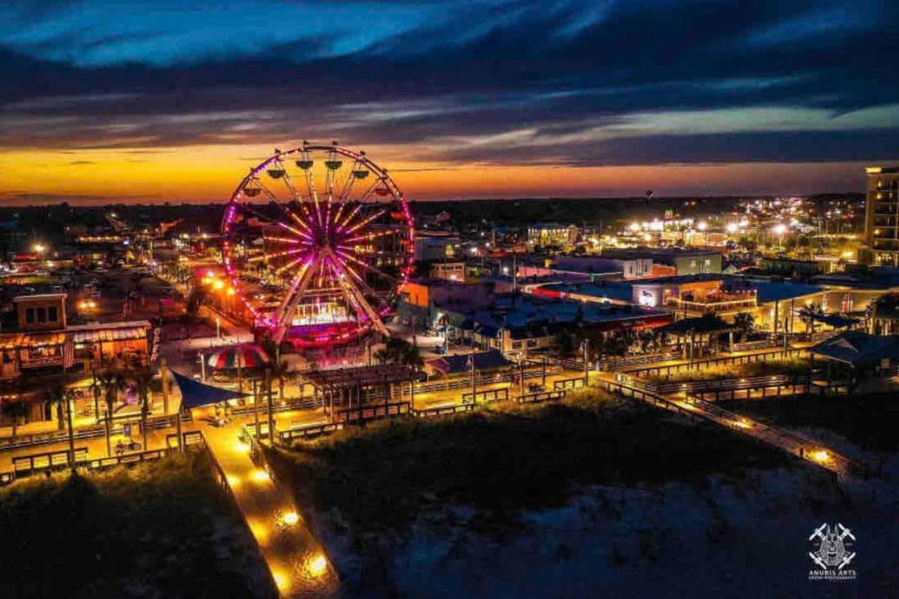 Nautical Oceanside Oasis Sleeps 4 * Carolina Beach
