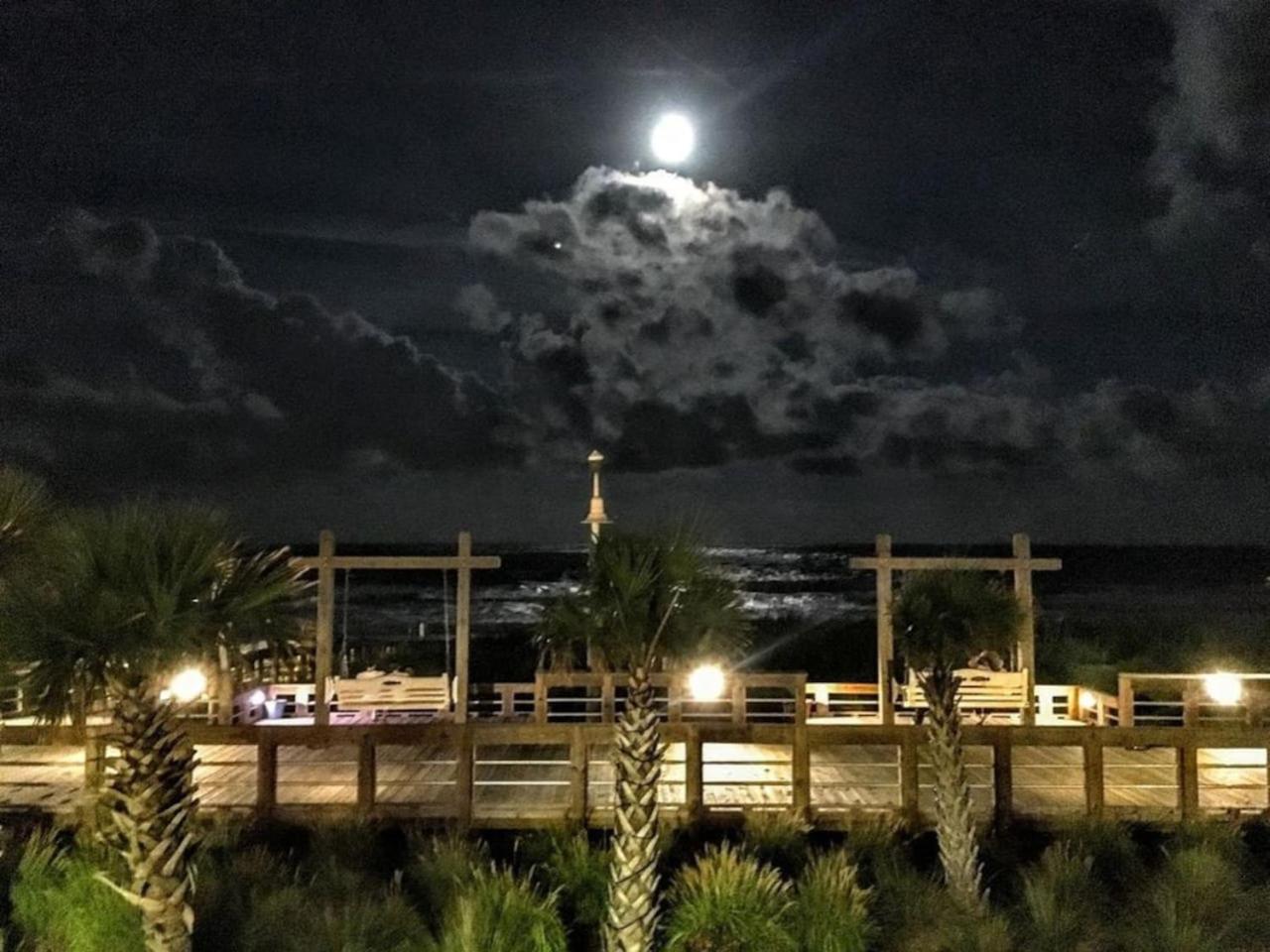 Nautical Oceanside Oasis Sleeps 4 Holiday home *