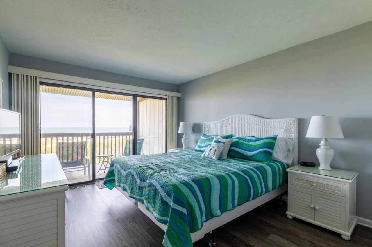 Holiday home Santorini Dreaming At Cb Oceanfront 2 Bdrm With Pool Carolina Beach