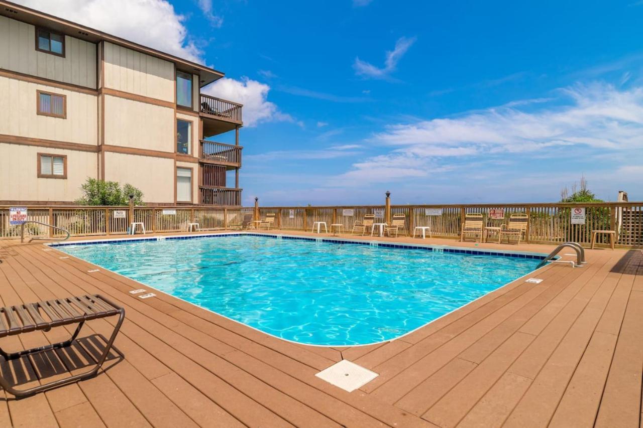 Holiday home Santorini Dreaming At Cb Oceanfront 2 Bdrm With Pool