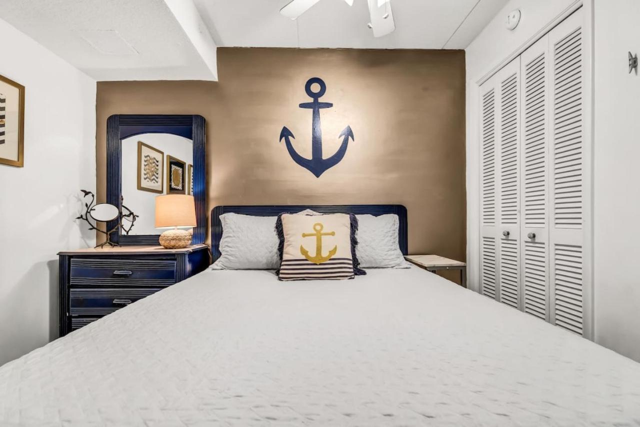 Nautical Oceanside Oasis Sleeps 4