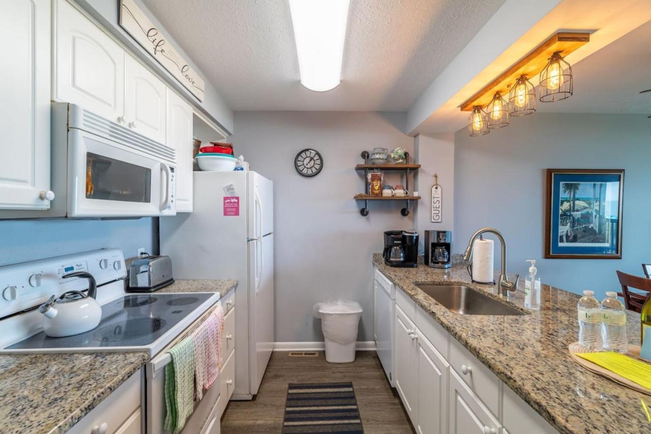 Holiday home Santorini Dreaming At Cb Oceanfront 2 Bdrm With Pool Carolina Beach
