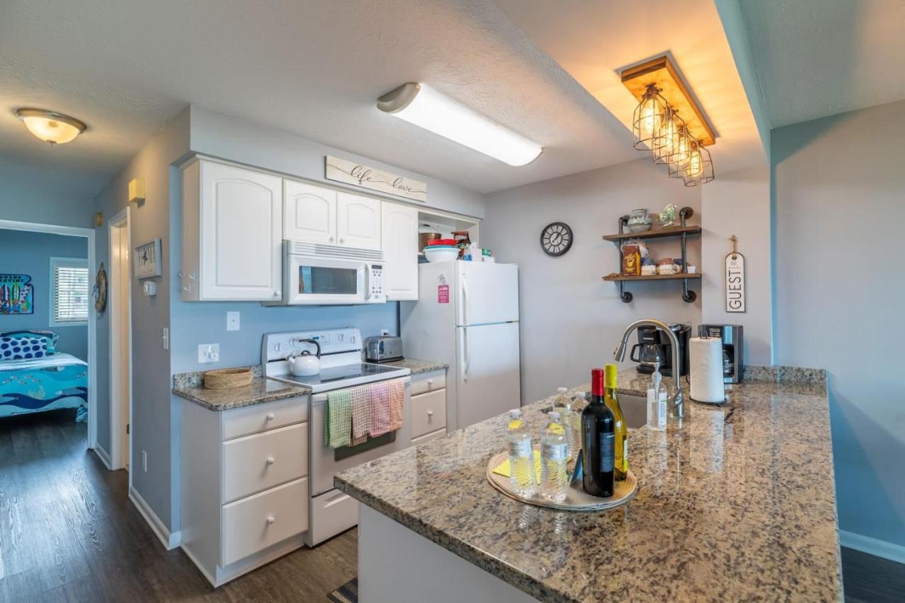 Holiday home Santorini Dreaming At Cb Oceanfront 2 Bdrm With Pool Carolina Beach