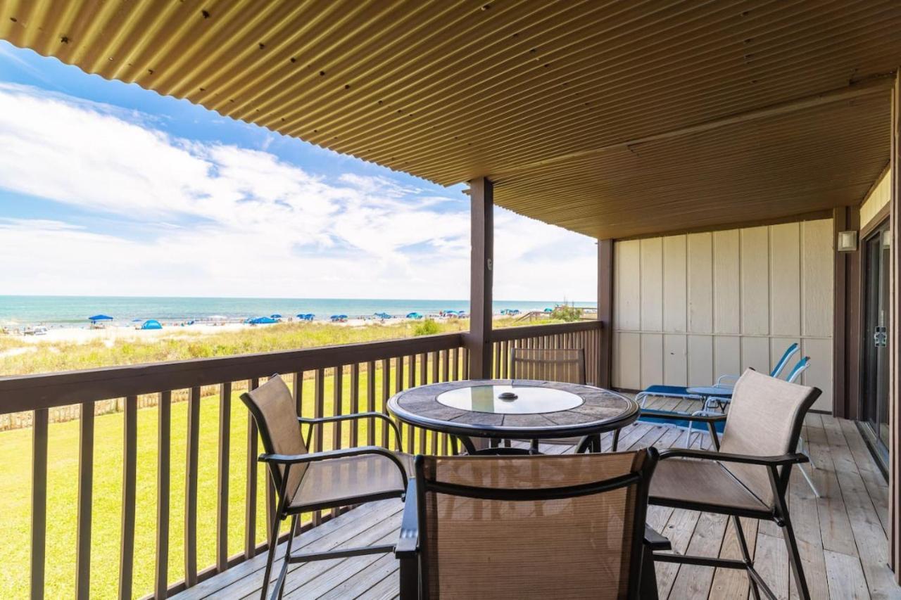 Santorini Dreaming At Cb Oceanfront 2 Bdrm With Pool Holiday home Carolina Beach