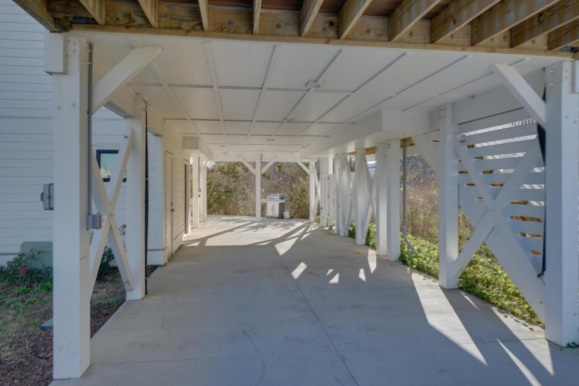 Holiday home Lakefront Carolina Townhome With 3 Balconies!