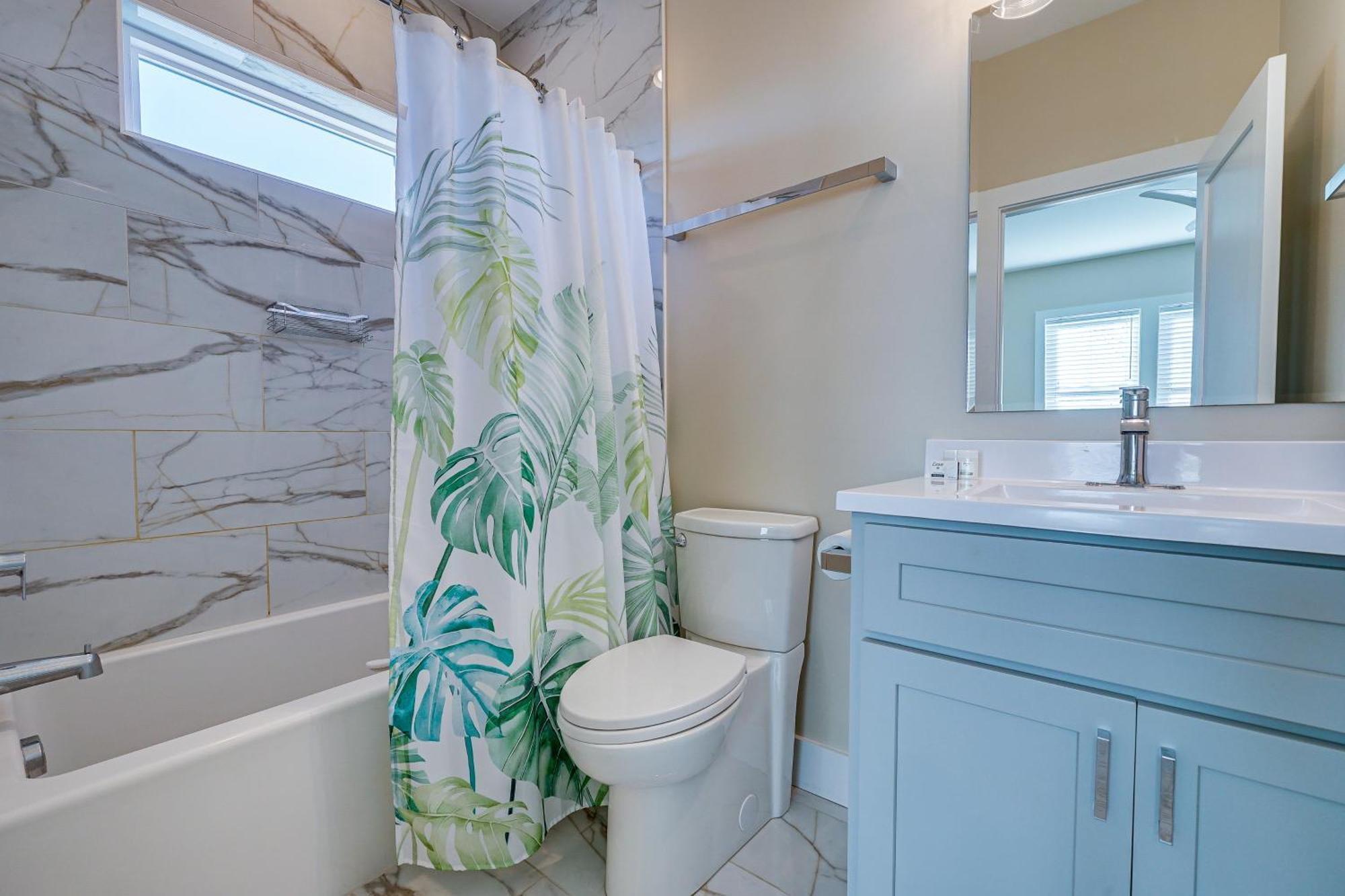 Lakefront Carolina Townhome With 3 Balconies! Carolina Beach