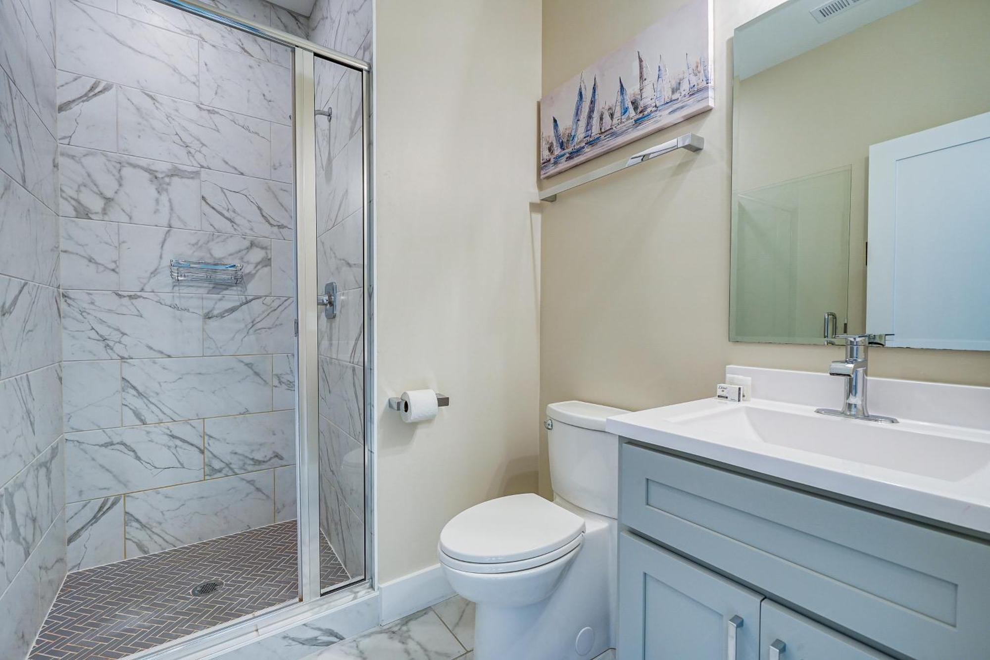 Lakefront Carolina Townhome With 3 Balconies! *