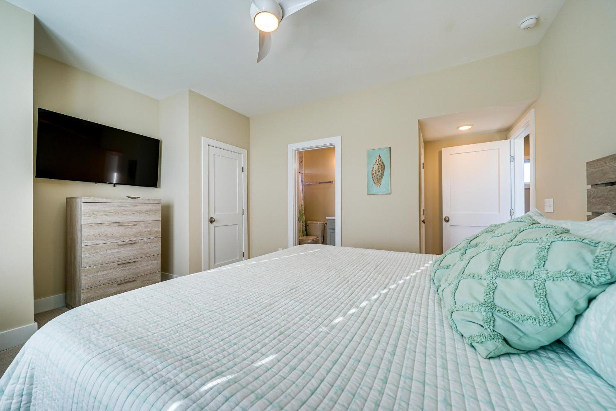 Holiday home Lakefront Carolina Townhome With 3 Balconies! Carolina Beach