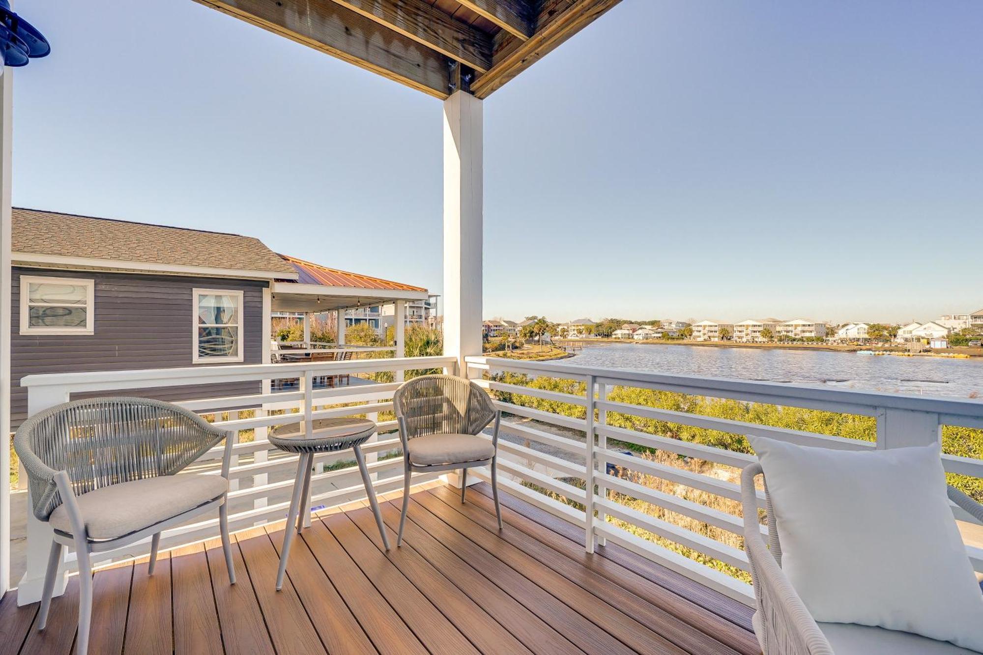 Lakefront Carolina Townhome With 3 Balconies!