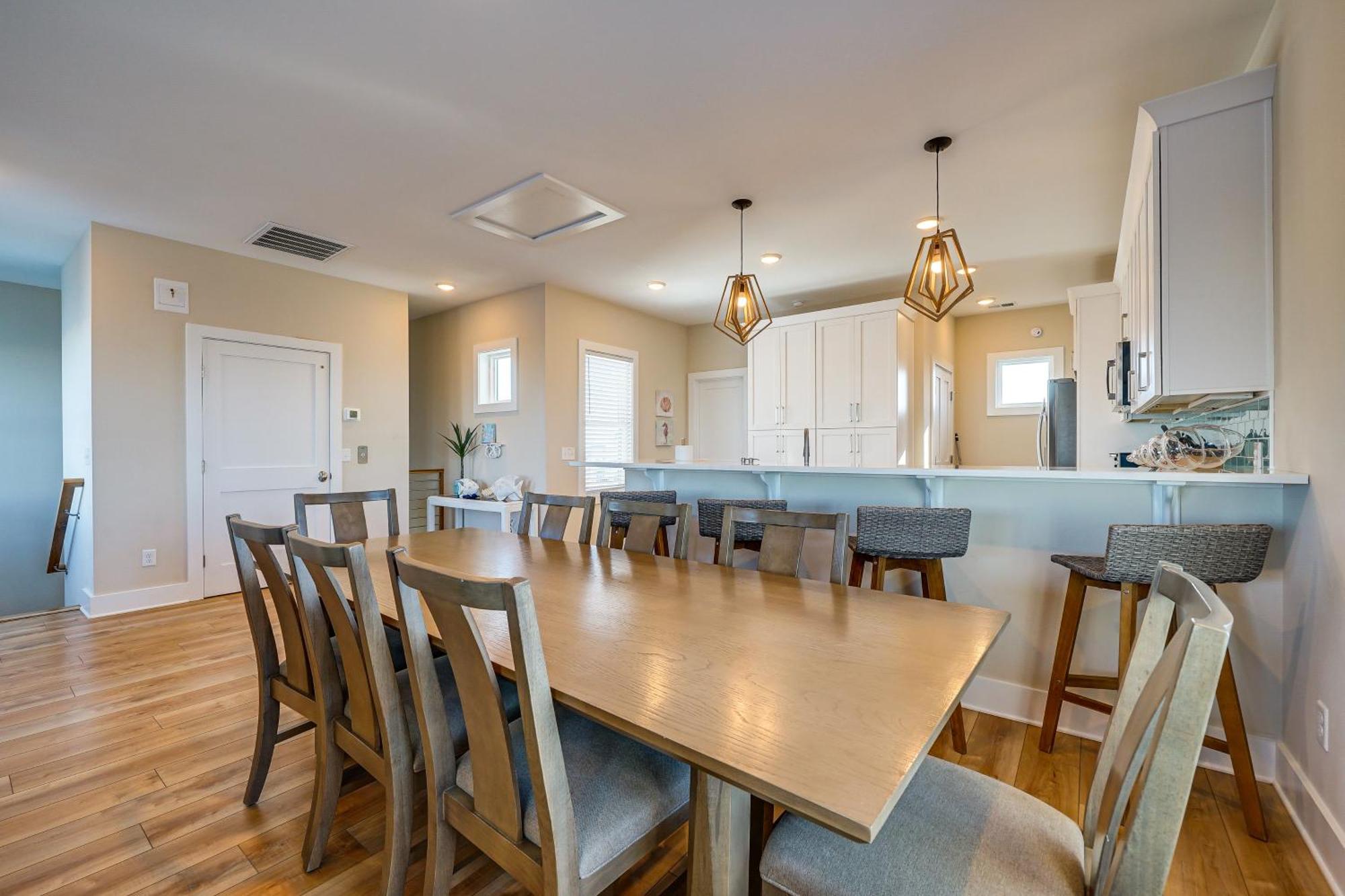 Holiday home Lakefront Carolina Townhome With 3 Balconies! *