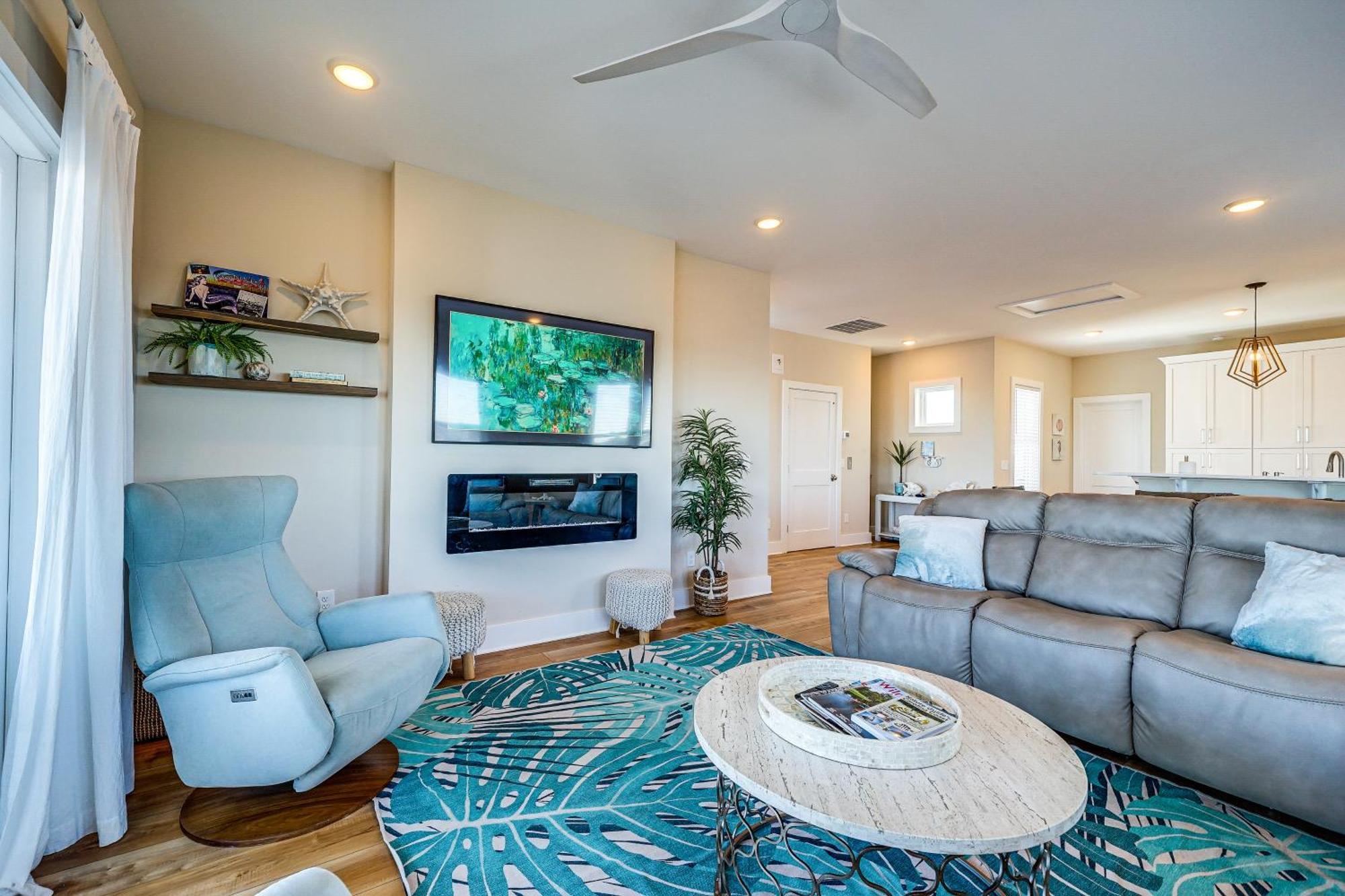 Lakefront Carolina Townhome With 3 Balconies! * Carolina Beach