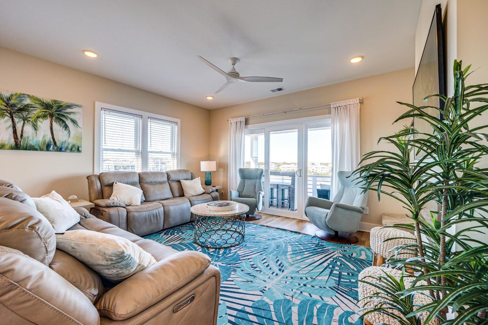 Holiday home Lakefront Carolina Townhome With 3 Balconies! *