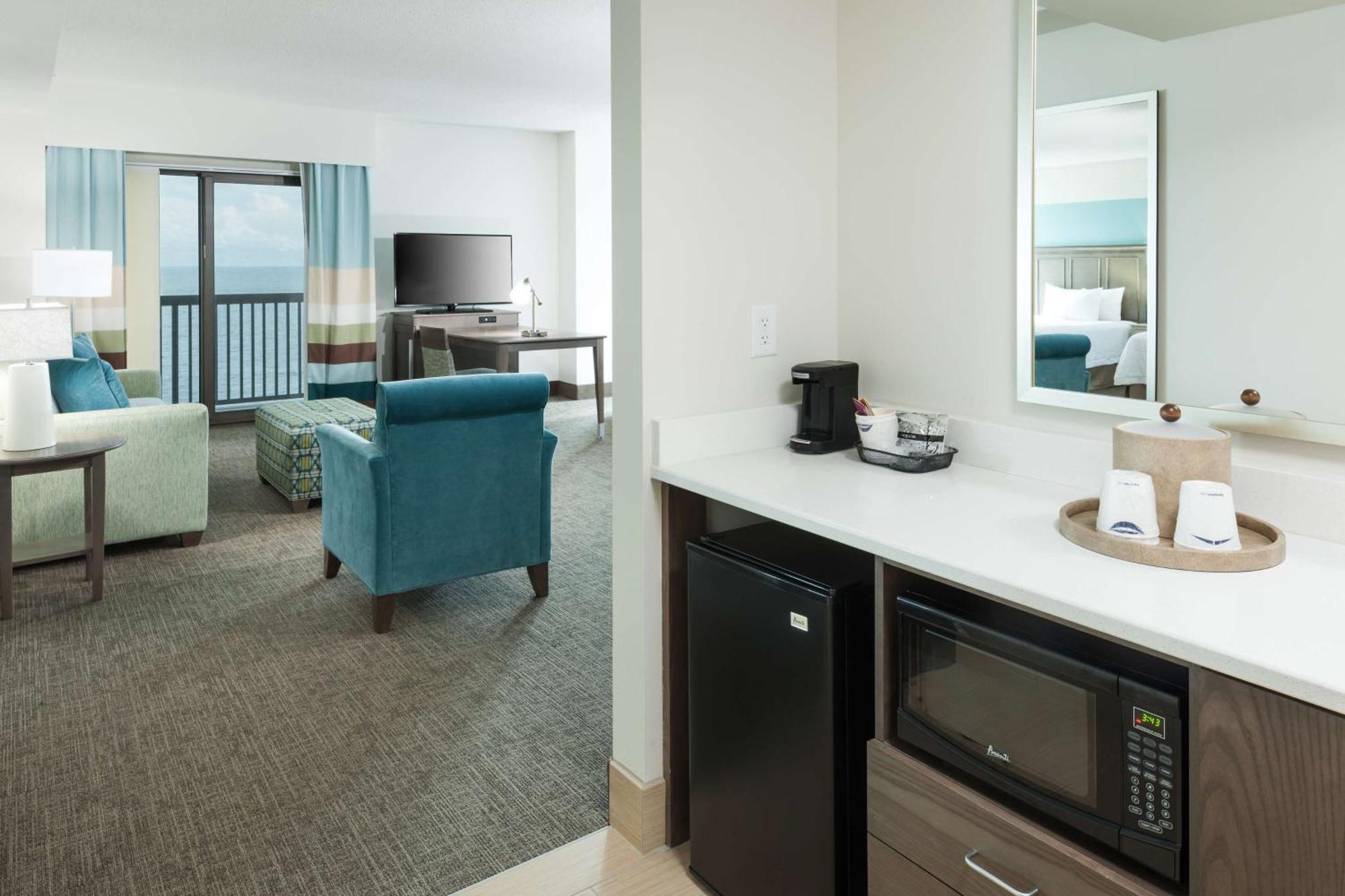 Hampton Inn & Suites By Hilton Carolina Beach Oceanfront Hotel 3*