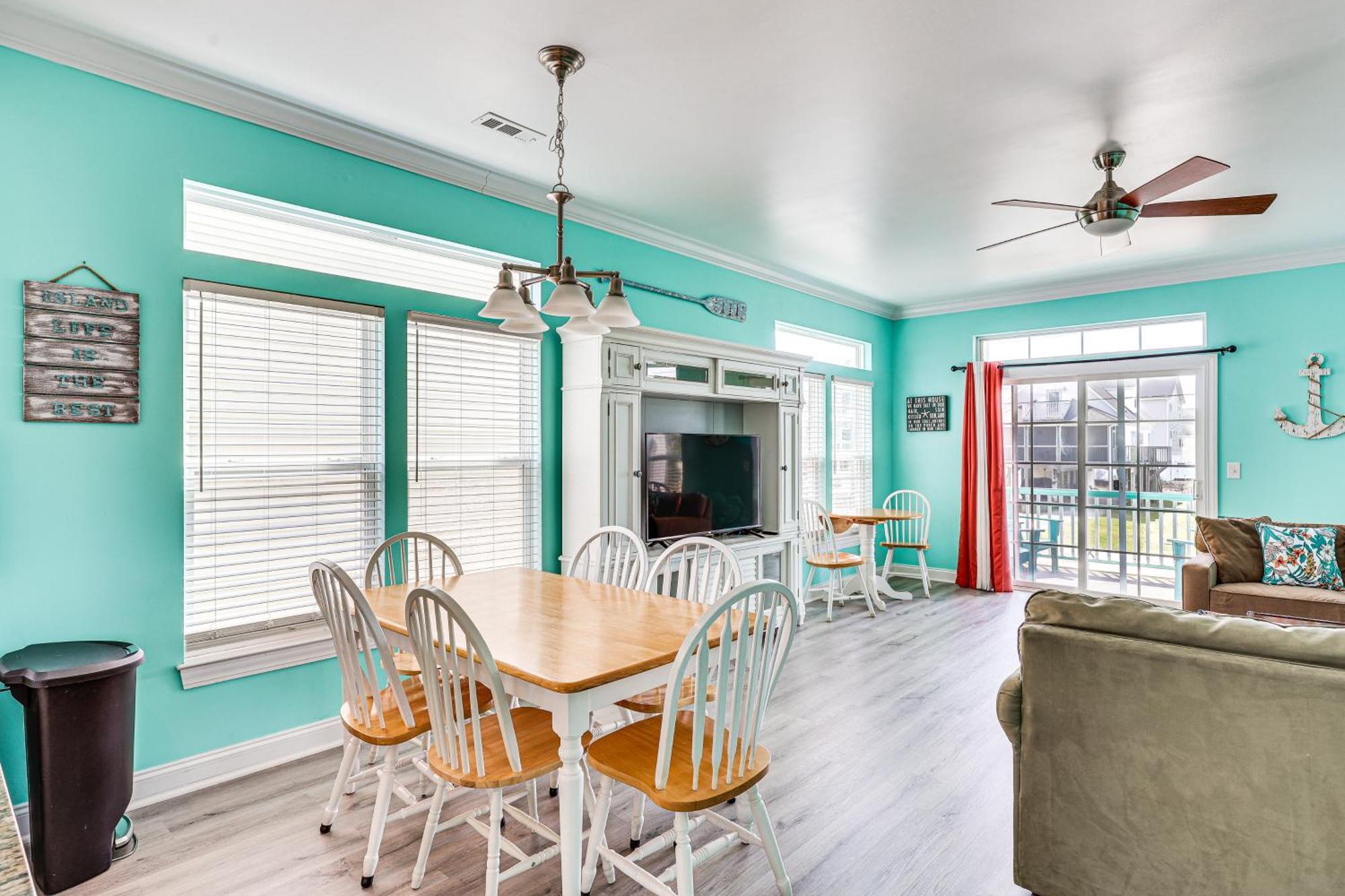 Calm Coastal Haven With 2 Balconies Near Holiday home Carolina Beach