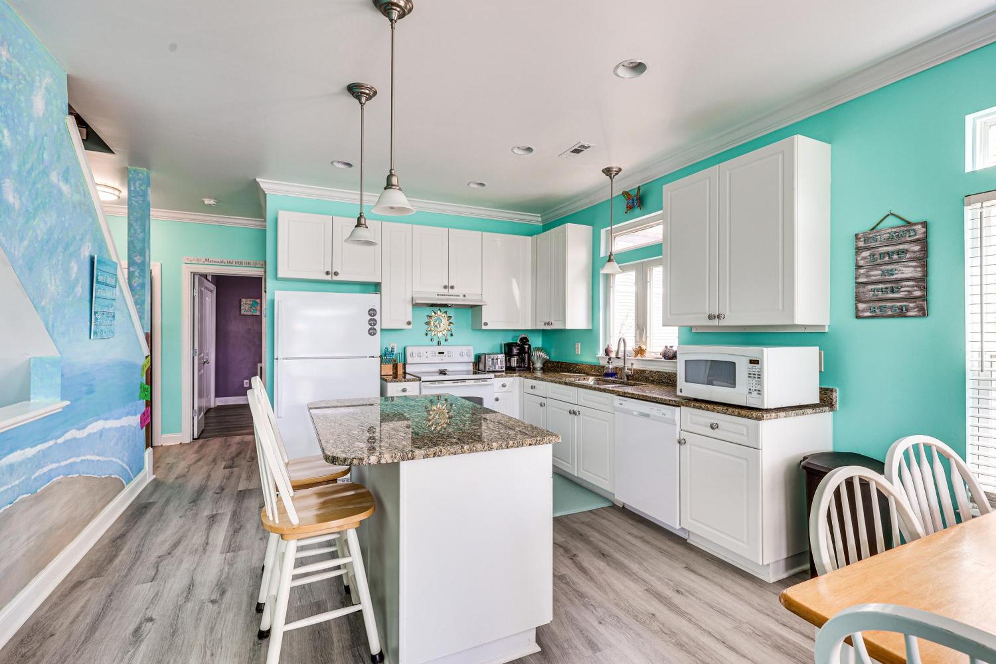Calm Coastal Haven With 2 Balconies Near * Carolina Beach