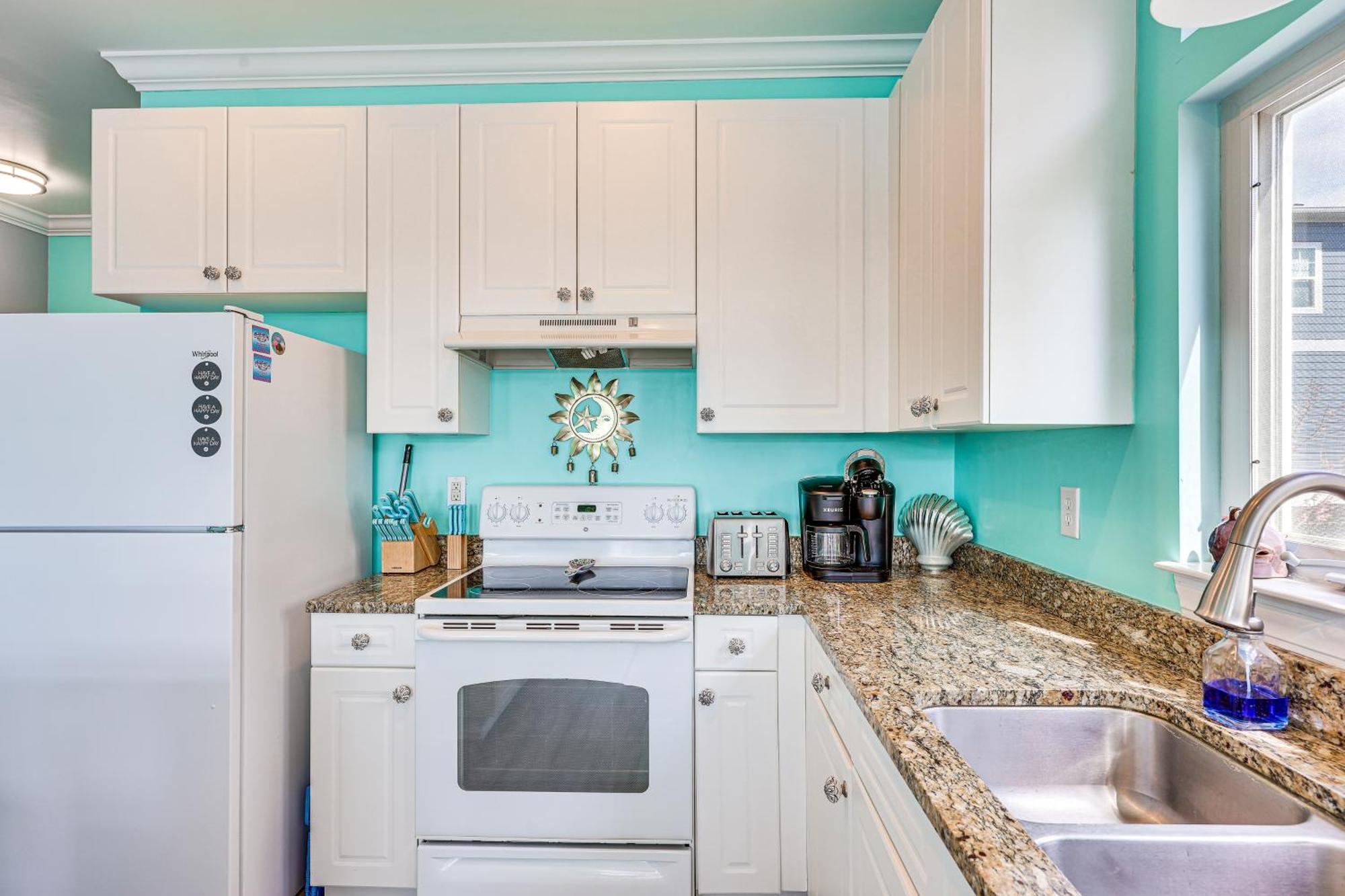 Calm Coastal Haven With 2 Balconies Near * Carolina Beach