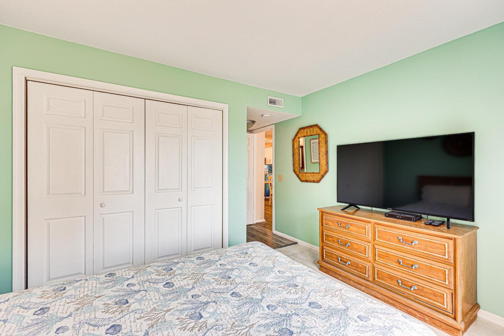 Carolina With Balcony And Ocean Access! * Carolina Beach