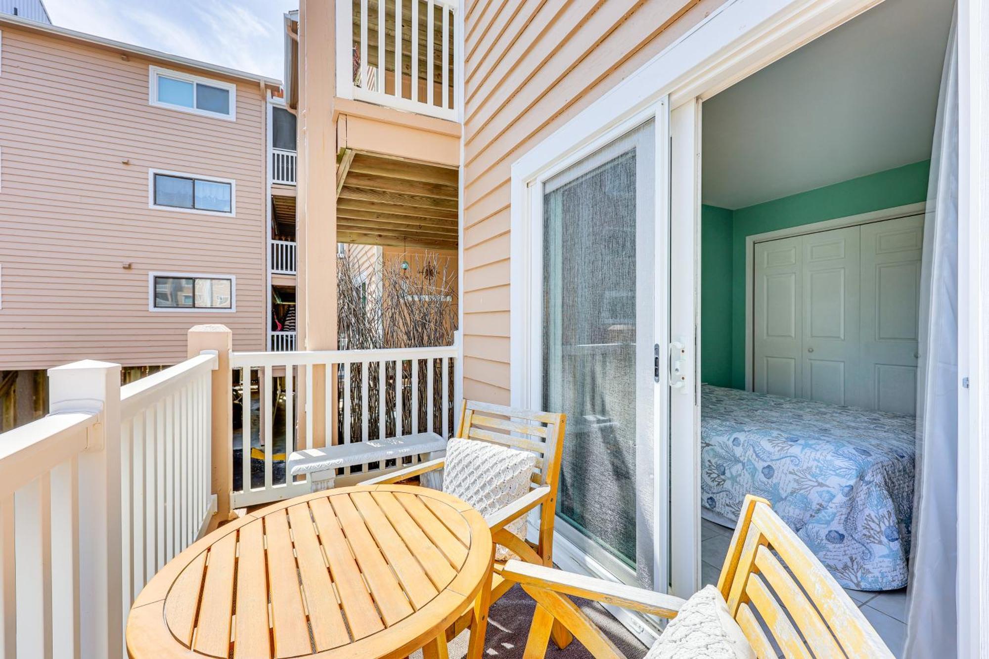 Carolina With Balcony And Ocean Access! *