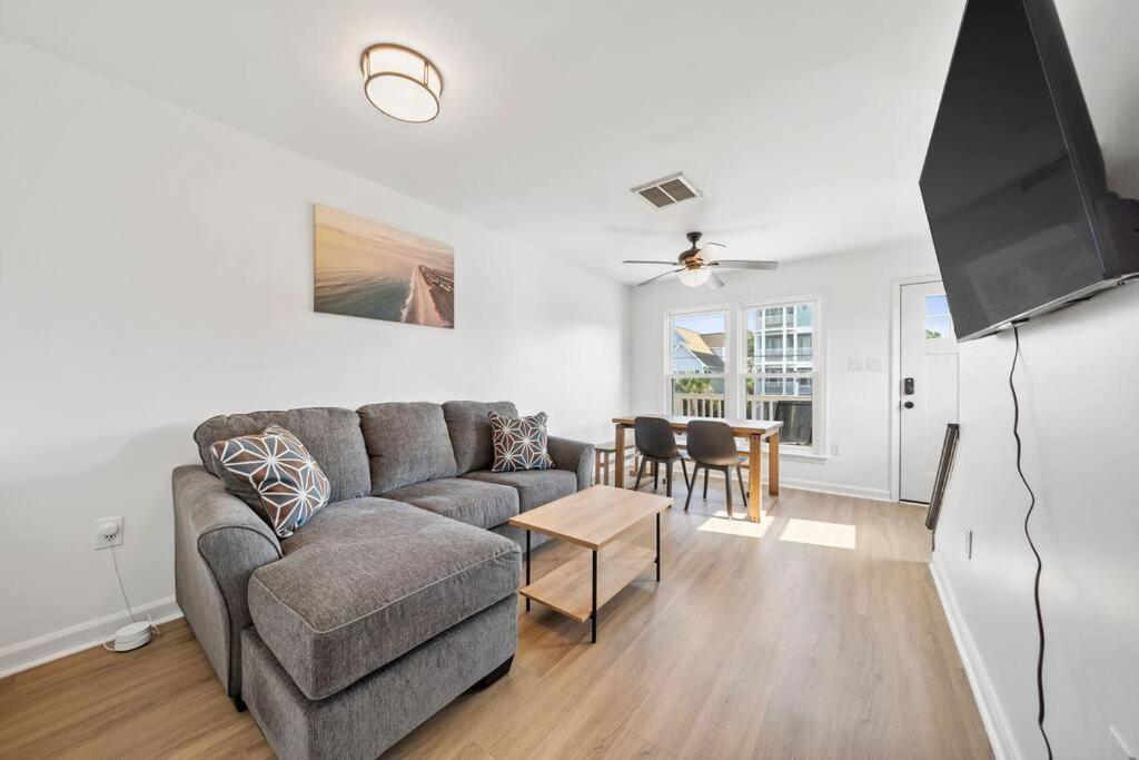 Cb Ocean Breeze - One Block From The Beach * Carolina Beach