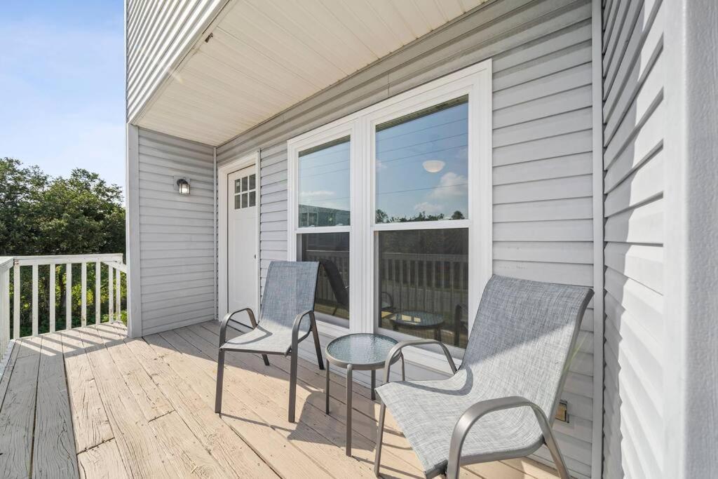 Cb Ocean Breeze - One Block From The Beach *