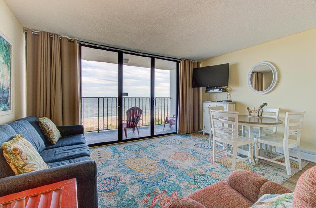 Apartment 0409 *