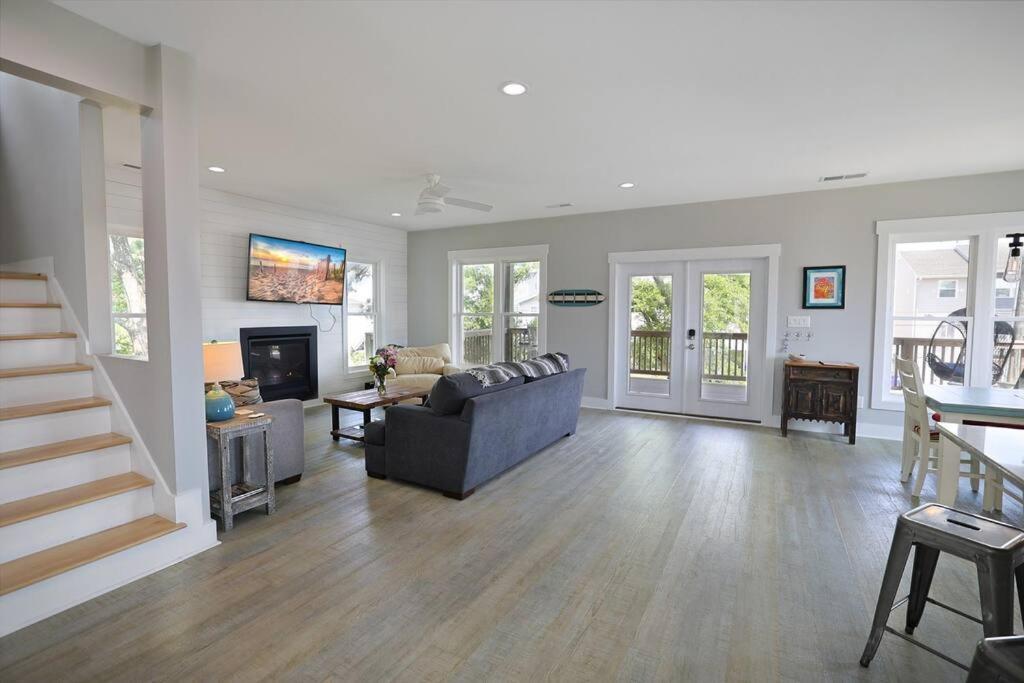 Modern Upscale-house @ Lake-golf Cart Rental-ev