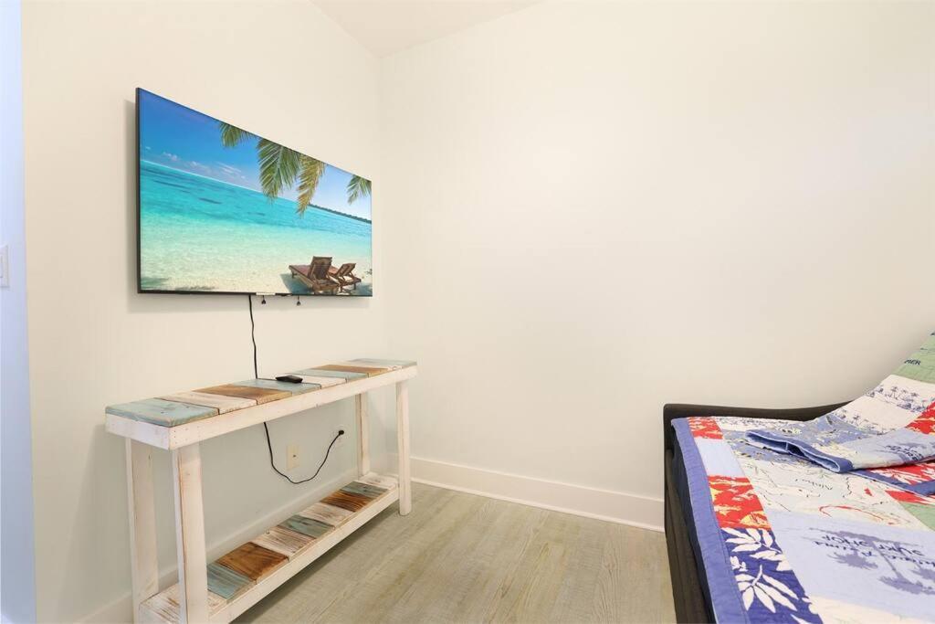 Modern Upscale-house @ Lake-golf Cart Rental-ev Carolina Beach