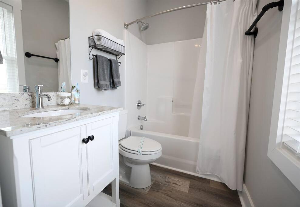 Modern Upscale-house @ Lake-golf Cart Rental-ev Holiday home