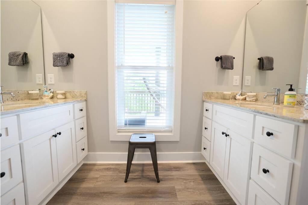 Modern Upscale-house @ Lake-golf Cart Rental-ev * Carolina Beach