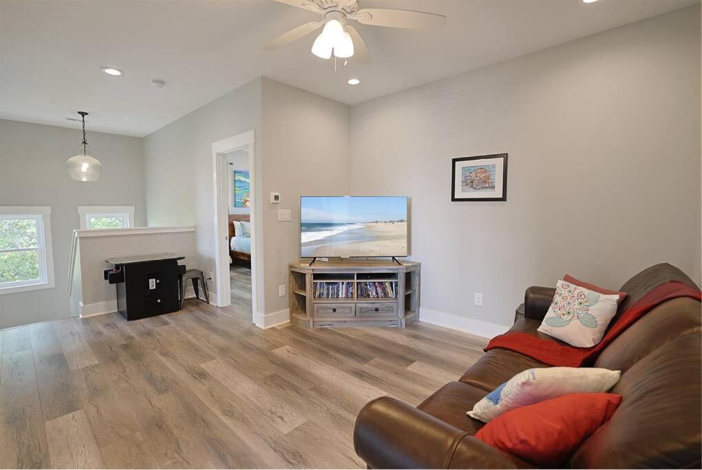 Modern Upscale-house @ Lake-golf Cart Rental-ev * Carolina Beach