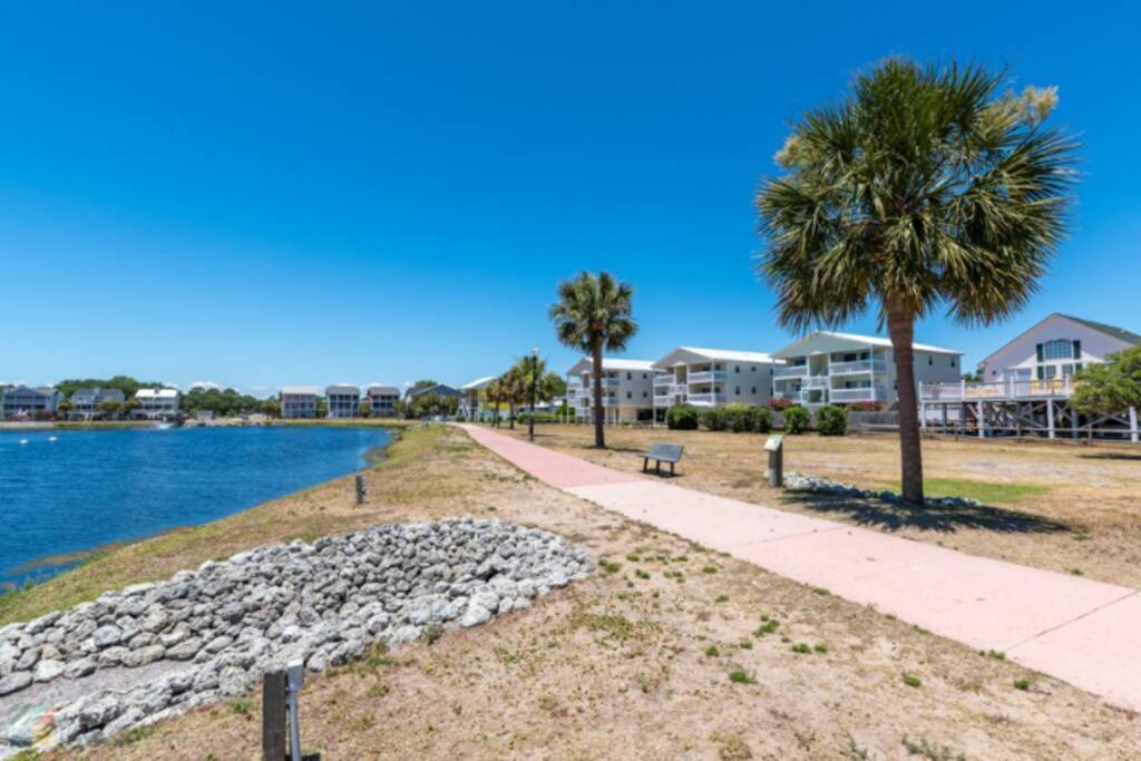 Modern Upscale-house @ Lake-golf Cart Rental-ev Carolina Beach