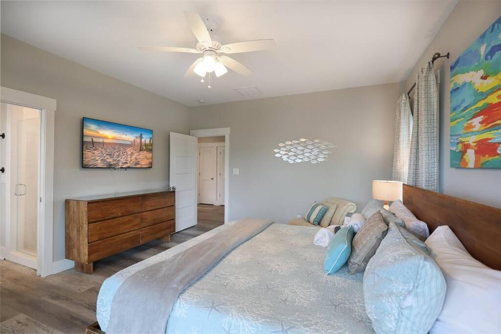 Modern Upscale-house @ Lake-golf Cart Rental-ev Holiday home