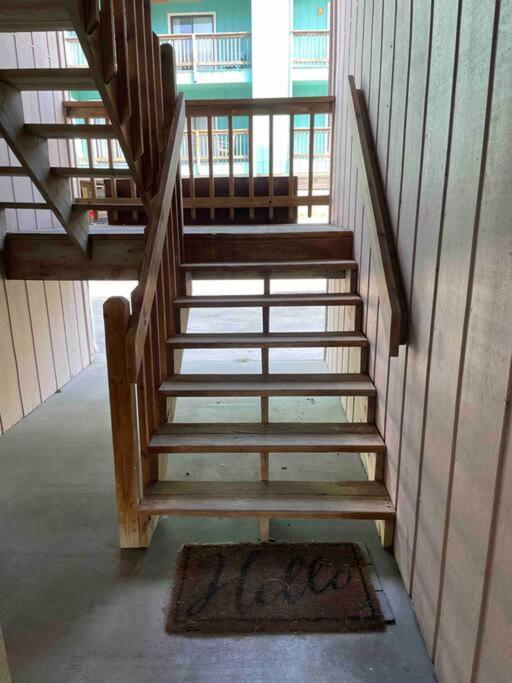 Apartment Lovely Condo, Pool, Steps To Beach, Dog Friendly, Carolina Beach