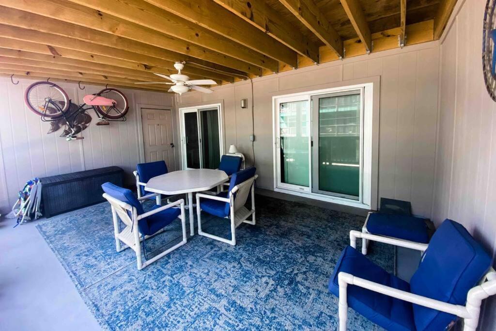 Lovely Condo, Pool, Steps To Beach, Dog Friendly, Apartment