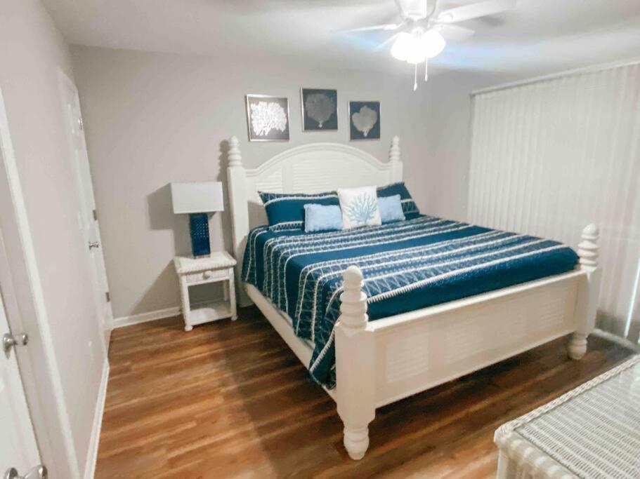 Lovely Condo, Pool, Steps To Beach, Dog Friendly, Apartment