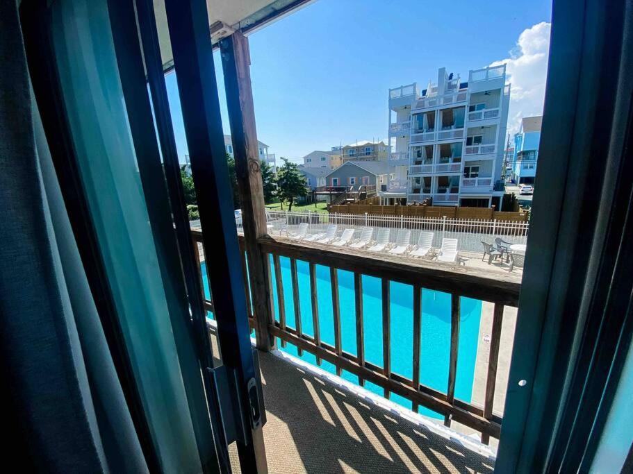 Apartment Lovely Condo, Pool, Steps To Beach, Dog Friendly, Carolina Beach