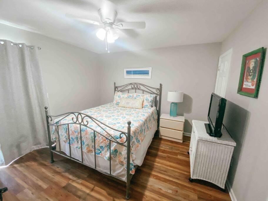 Lovely Condo, Pool, Steps To Beach, Dog Friendly, Apartment Carolina Beach