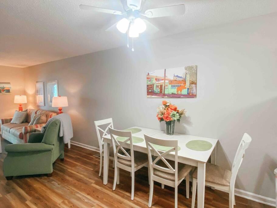 Apartment Lovely Condo, Pool, Steps To Beach, Dog Friendly,