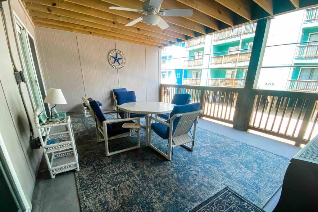 Lovely Condo, Pool, Steps To Beach, Dog Friendly, Apartment *