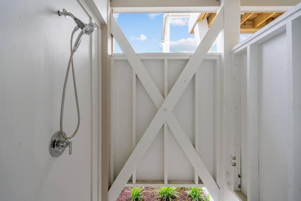 Social & Coastal! Holiday home *