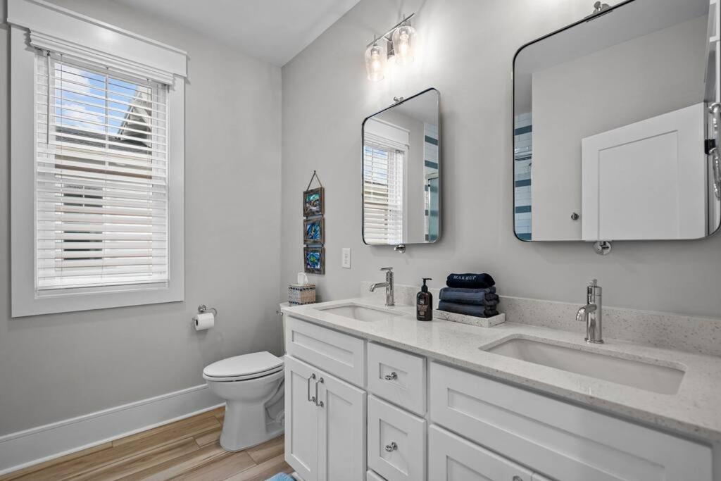 Social & Coastal! Holiday home Carolina Beach