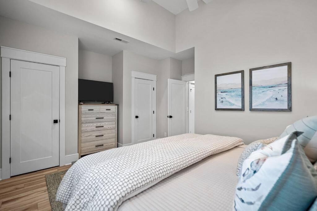 Social & Coastal! Holiday home