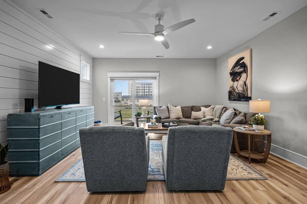 Social & Coastal! Holiday home *