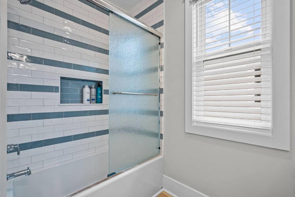 Social & Coastal! Holiday home Carolina Beach